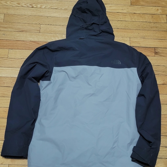 The North Face Men's Gray and Black Insulated Jacket - Picture 8 of 10